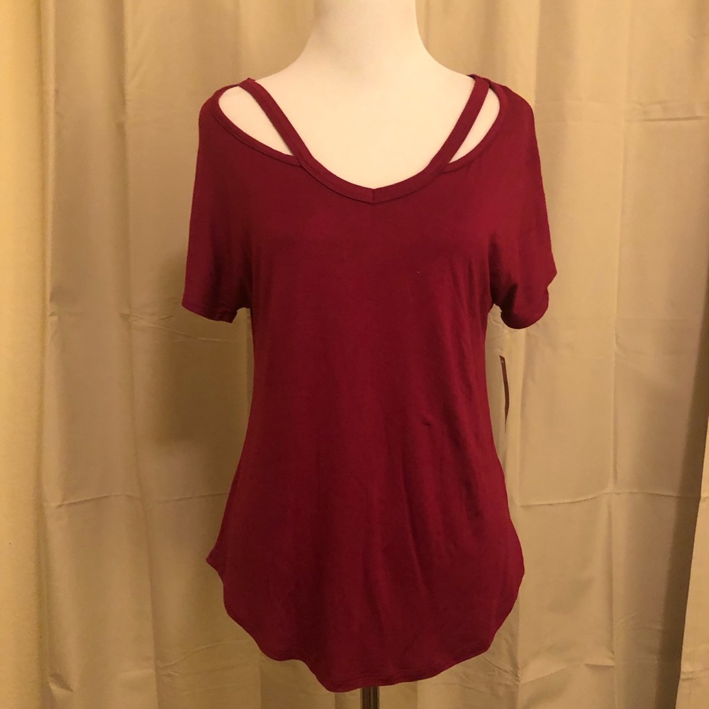 No Boundaries Burgundy T-Shirt. Size XS